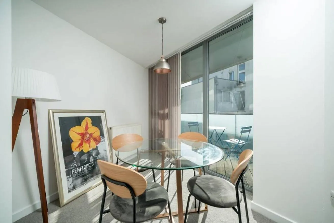 Charming Flat Near Canary Wharf London Apartment