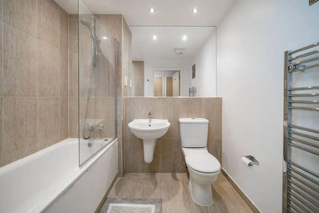 Charming Flat Near Canary Wharf London Apartment