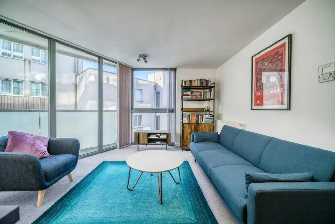 Charming Flat Near Canary Wharf London